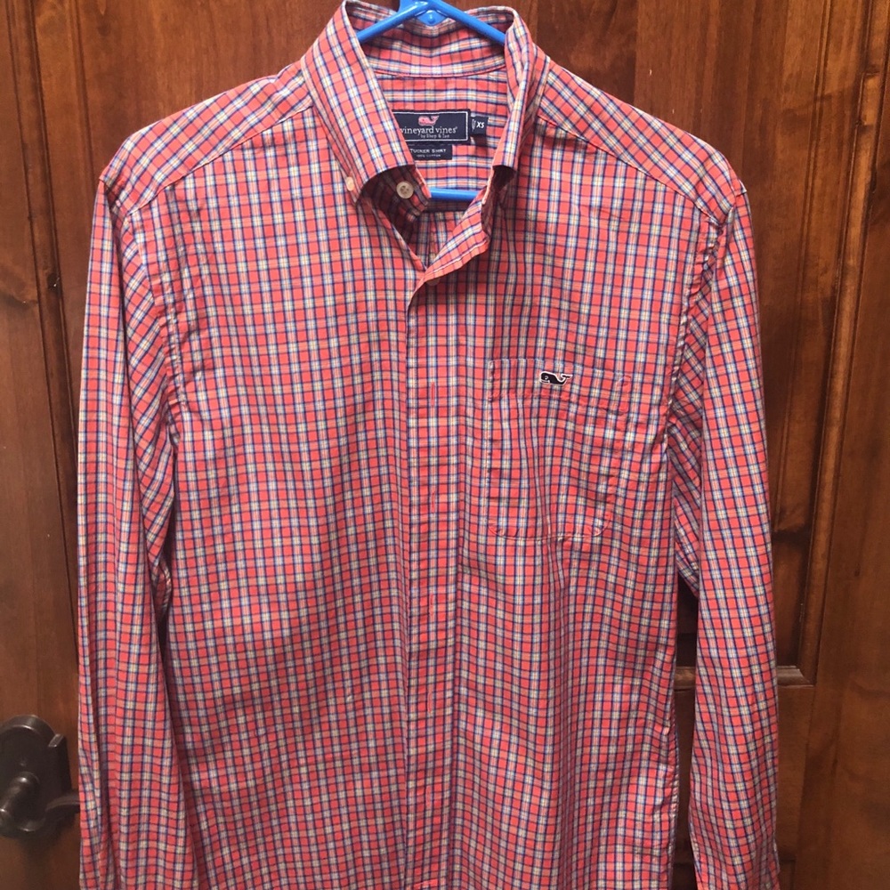 Vineyard Vine button down shirt